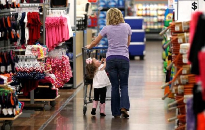 How social media makes millennial moms splurge